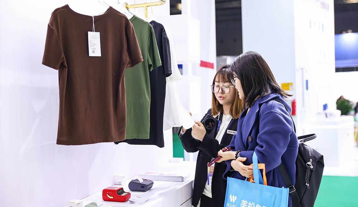 精臣攜多款智能標簽打印產品亮相2024CHINASHOP，賦能服裝服飾零售新場景